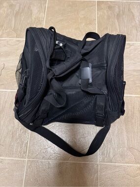 Black Soft-Sided Pet Travel Carrier with Ventilated Mesh